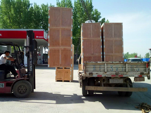 裝貨現(xiàn)場(chǎng) (2)